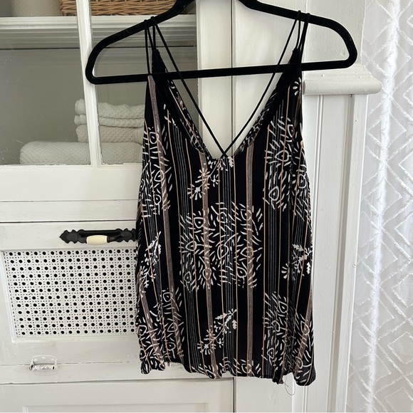 Hi-lo Patterned Tank - Picture 6 of 12